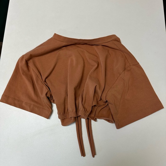 Jluxlabel tie front crop top. - Picture 3 of 4